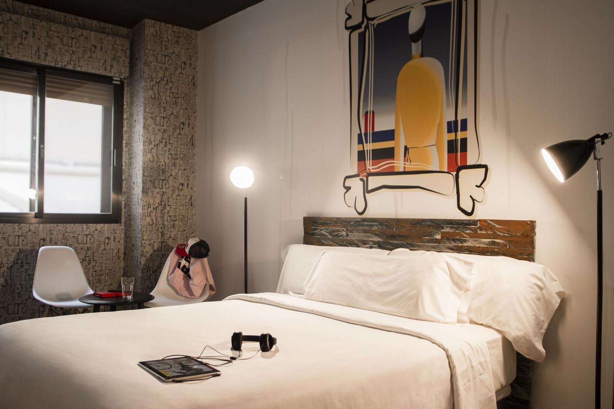 Room007 Ventura * Madrid
