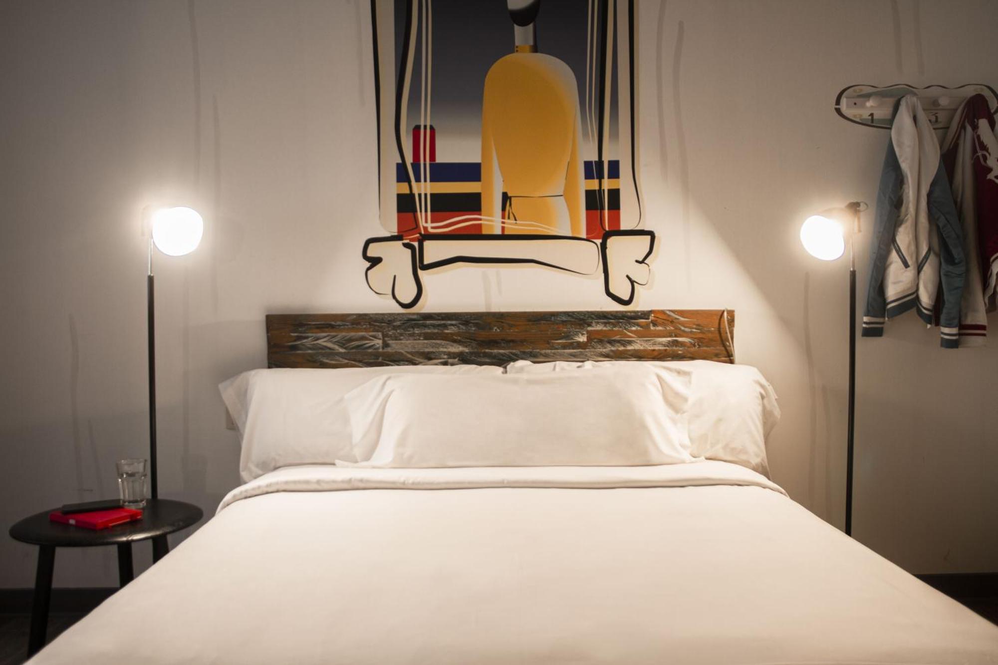 Room007 Ventura * Madrid